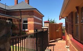 Silwood Apartment Fully Self Contained With Kitchen And Laundry